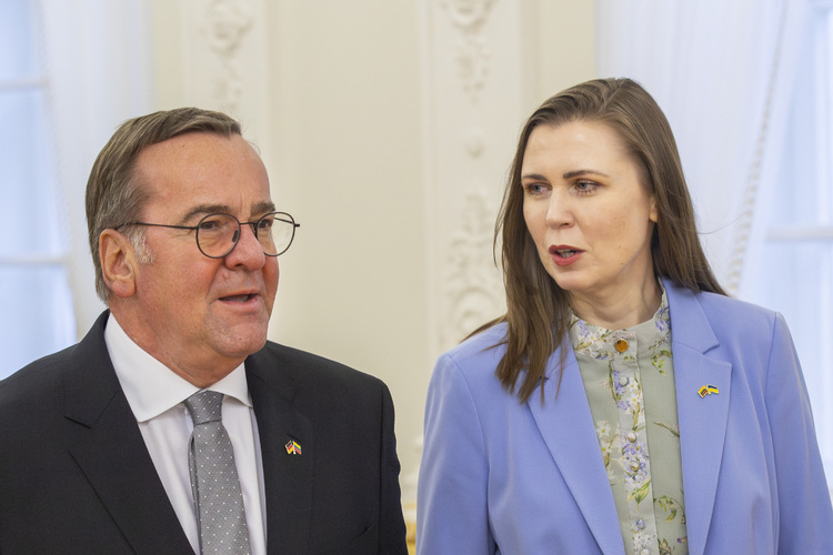 СподелиДовиле Шакалиене министър на отбраната на Литва обяви вчера че