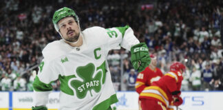 Остин Матюс записа два гола и асистенция при победа на Торонто срещу Калгари в НХЛ