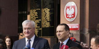 Полският външен министър Радослав Шикорски потвърди, че оръжейните доставки на САЩ за Украйна през Полша са възобновени