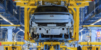 Поръчките за германските промишлени предприятия спадат повече от очакваното през януари