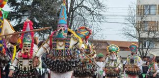 Празник на кукерските игри събра над 300 участници в Стралджа, Ямболско