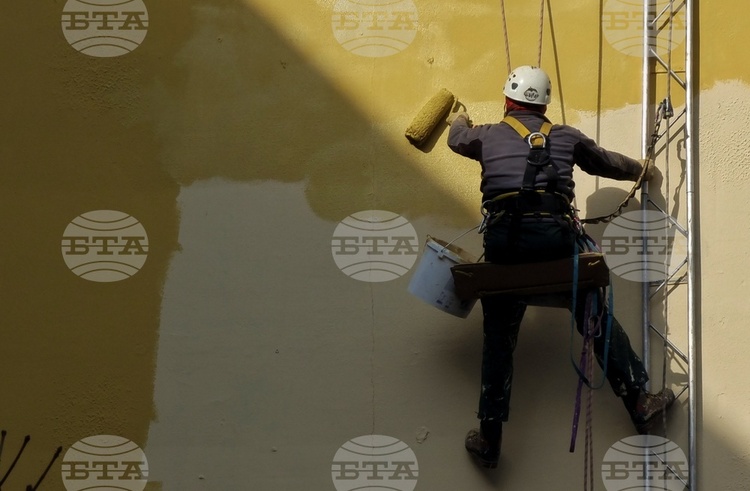 СподелиСкоро ще стартират дейности по енергийна реконструкция на 18 многофамилни