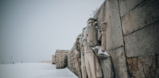 При създаването си пространството, където се провеждат националните чествания на връх Шипка, е било наречено "Алея на героите"