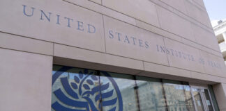 Придружени от полиция служители на оглавената от Илон Мъск служба за правителствена ефективност са влезли в Американския институт за мир