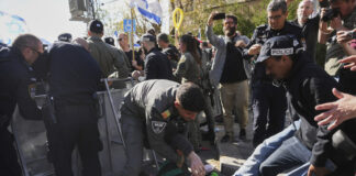 Протестиращи срещу Нетаняху влязоха в сблъсък с израелската полиция