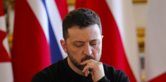 РАЗШИРЕНА
                                                                                                Зеленски пристигна в Саудитска Арабия, ще се види с престолонаследника преди срещата на върха между представители на Украйна и САЩ