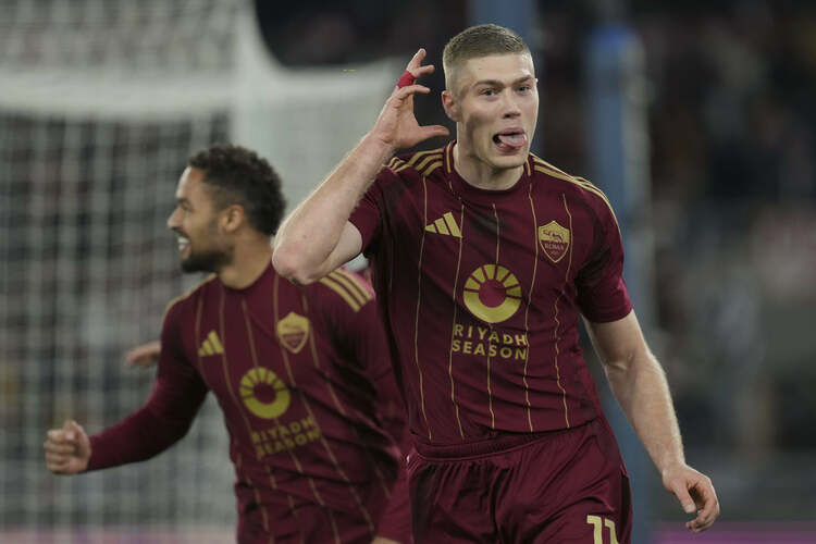 СподелиРома спечели срещу Комо с 2 1 на своя стадион в