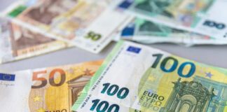 С предложение за промяна в тарифа таксите, събирани в системата на икономическото министерство, се преизчисляват в евро