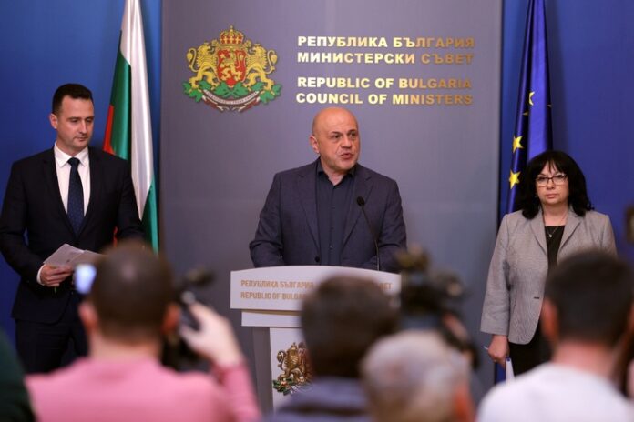 Следващата седмица ще обявим кои проекти по НПВУ отпадат, каза Следващата седмица ще обявим кои проекти по НПВУ отпадат, каза вицепремиерът Томислав Дончев на извънреден брифинг в МС