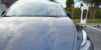 Срив в продажбите на електромобили на "Тесла" произведени в Китай