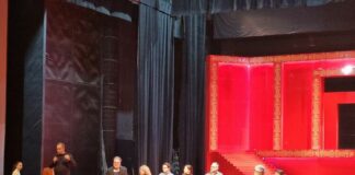 Световноизвестният оперен изпълнител и диригент Хoсе Кура се срещна днес със старозагорски ученици