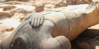 Торс на статуя на Буда е открит в храмовия комплекс Ангкор в Камбоджа