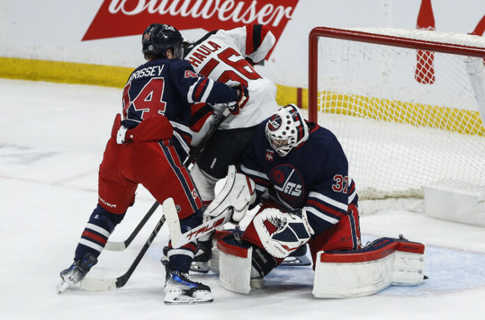 Унипег победи Ню Джърси и се изкачи на върха в класирането на НХЛ