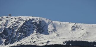 В планините е доста ветровито, нужна е зимна екипировка въпреки топлото време, казаха от Планинската спасителна служба на БЧК