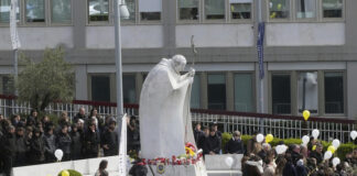 В послание към вярващите папа Франциск каза, че е "изправен пред изпитание"