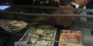 Високопоставени банкови служители в еврозоната се опасяват дали УФР ще продължи да предоставя долари в случай на криза, според Ройтерс