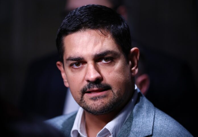 Войната в Украйна ще спре, а България отново ще бъде Войната в Украйна ще спре, а България отново ще бъде на губеща позиция, написа Радостин Василев