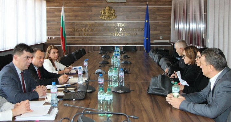 СподелиМинистърът на регионалното развитие и благоустройството Иван Иванов поиска ускоряване