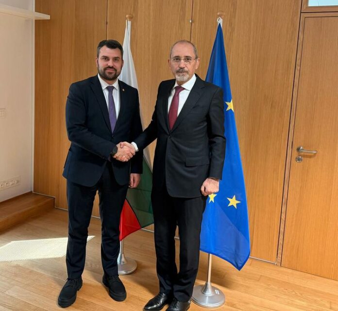 Задоволството от отличното състояние на двустранните отношения изразиха на кратка среща министър Георг Георгиев и заместник министър-председателят на Йордания Айман ал-Сафади