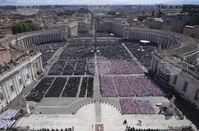 Над 400 000 души се сбогуваха с папа Франциск във Ватикана и в Рим