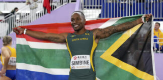 Акани Симбине беше най-бърз в спринта на 100 метра при мъжете в първия старт за сезона от Диамантената лига по лека атлетика в Китай, Карстен Вархолм постави нов световен рекорд