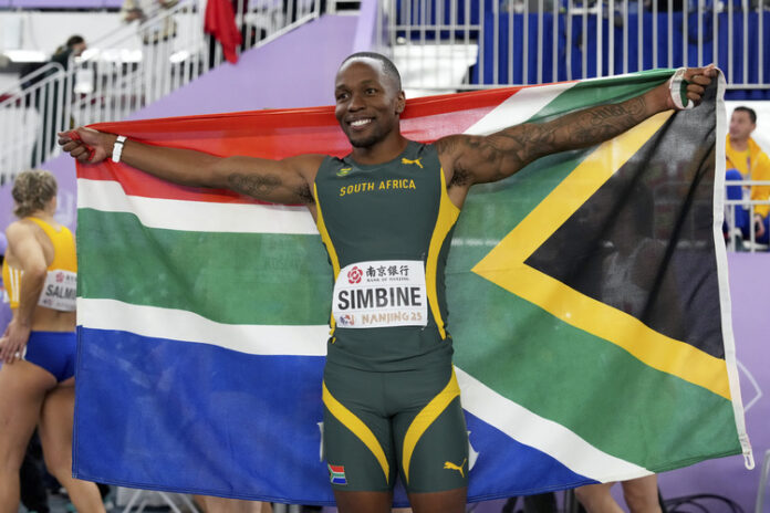 Акани Симбине беше най-бърз в спринта на 100 метра при мъжете в първия старт за сезона от Диамантената лига по лека атлетика в Китай, Карстен Вархолм постави нов световен рекорд