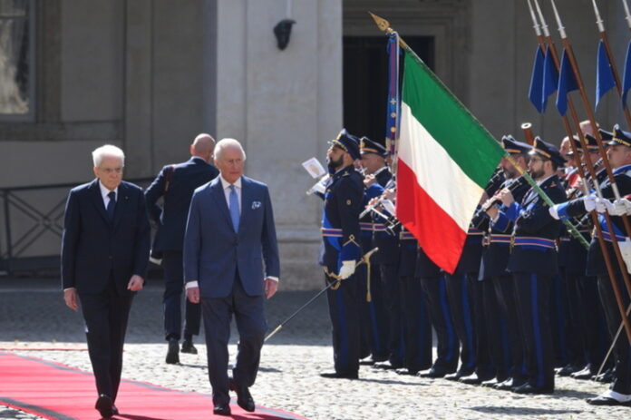 АНСА: Британският крал Чарлз Трети беше посрещнат от президента на Италия Серджо Матарела в двореца Квиринал