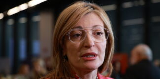 Българският еврокомисар Екатерина Захариева написа в "Екс", че ракетните удари срещу Суми са "ужасяващи сцени"