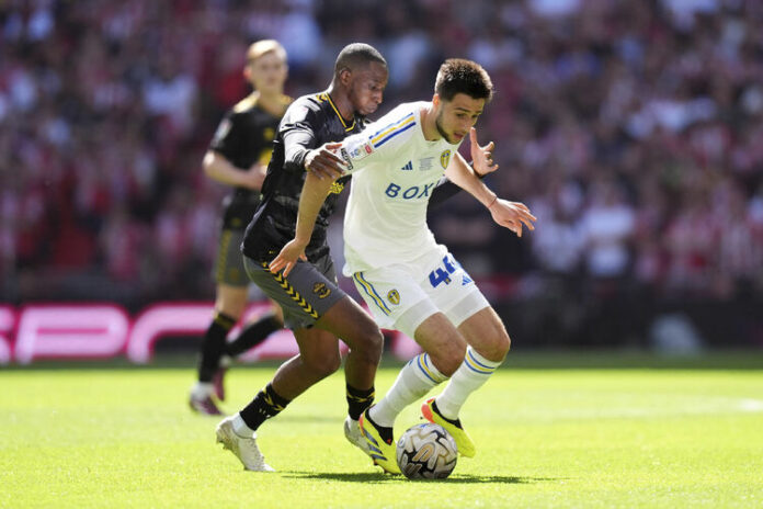 Българският национал Илия Груев игра цял мач за Лийдс при победа над Мидълзбро