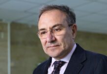 Възможно е минималната заплата скоро да стане 1200 лв. Откъде обаче ще дойдат парите? Борислав Гуцанов