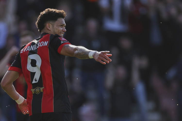 СподелиНападателят на Борнемут Еванилсон ще може да вземе участие в