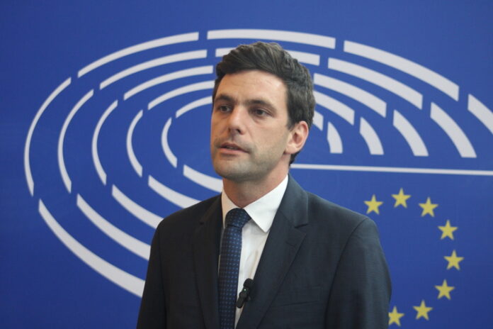 Честният разговор с избирателите изисква ясно да заявим, че трябва да се инвестира по-сериозно в отбрана, каза евродепутатът Никола Минчев