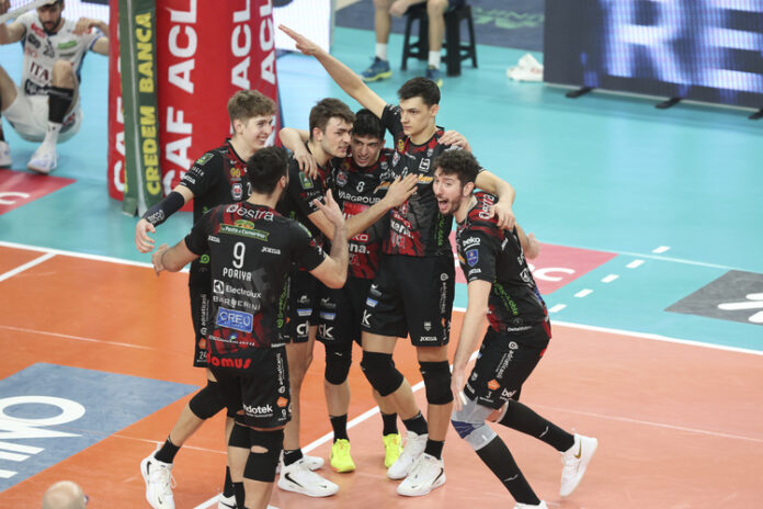 Чивитанова загуби от Тренто в първия мач от финала на мъжкото волейболно първенство на Италия, Алекс Николов реализира 13 точки