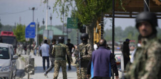 Индийски военни в Кашмир