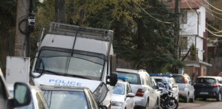 Данаил Папазов заяви в позиция, че е сигнализирал правоохранителните органи, че Ахмед Доган и негови привърженици са нахлули в частен имот в София