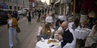 Делът на руснаците, които приемат "заплата в плик", е намалял наполовина от 2009 г. насам