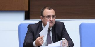 ДОПЪЛНЕНА
                                                                                                Проблемът с пътищата е комплексен и изисква междуинституционални действия, каза министър Иван Иванов