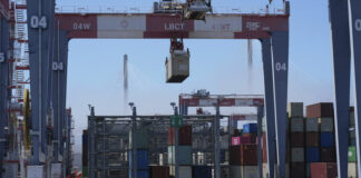 Електронните продукти ще бъдат обложени с отделни мита за внос в САЩ, посочи американският министър на търговията