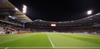 Феновете на Стандарт Лиеж откриха опасни предмети под седалките си на мач от белгийското първенство