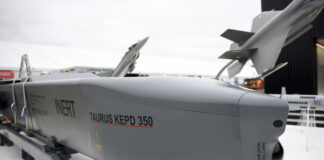 Германският министър на отбраната е скептичен по въпроса за доставките на ракети „Таурус“ за Украйна, пише „Тагесшпигел“