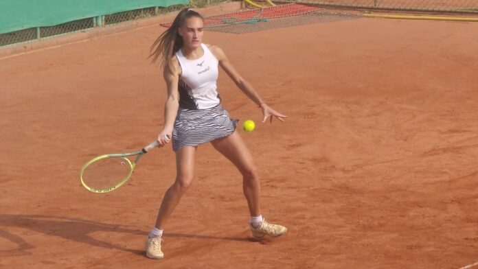 Глушкова се класира за четвъртфиналите на сингъл на турнир по тенис в Италия