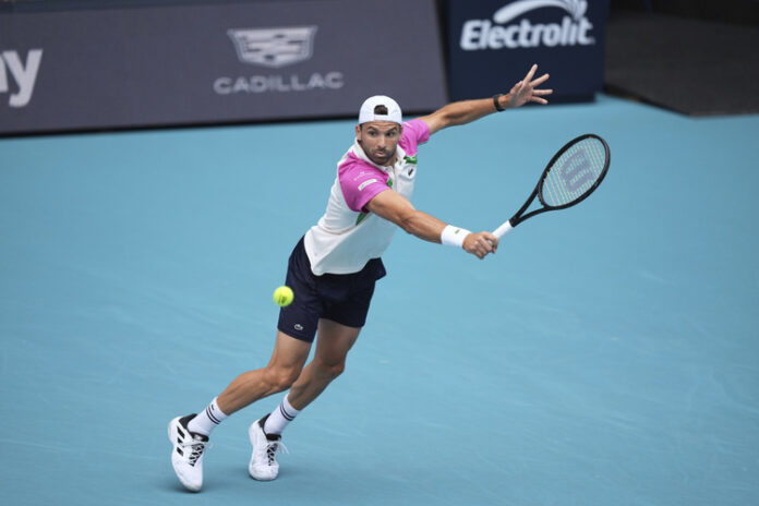 Григор Димитров се справи с чилиец в три сета и Григор Димитров се справи с чилиец в три сета и продължава към четвъртфиналите на турнира по тенис в Монте Карло