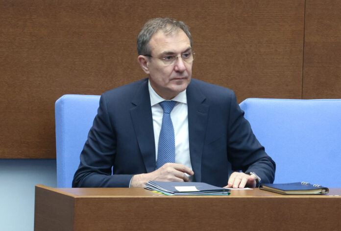 Има още дейности за изпълнение от страна на кмета на община Стамболийски за осигуряване на достъп до районната администрация, каза министър Борислав Гуцанов