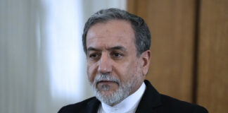 Иранският външен министър пристигна в Оман за третия кръг преговори със САЩ