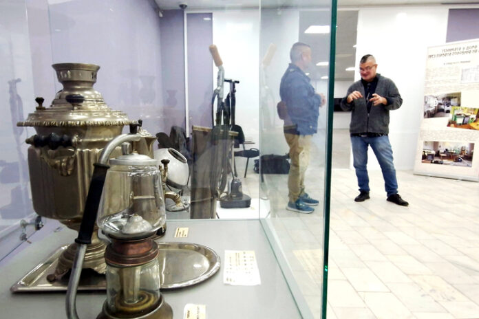 Изложба с уреди от бита на българина от началото на Изложба с уреди от бита на българина от началото на миналия век показва Регионалeн исторически музей в Хасково