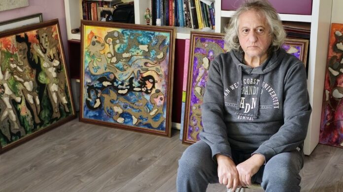 Картините от камъни и пясък на Калин Балев гостуват в арт клуб "Дипломат" от 15 април