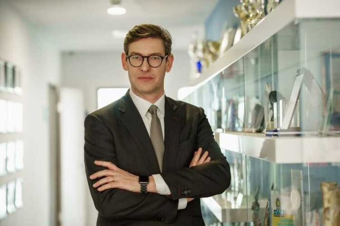 Кристоф Де Мил е вписан като председател на УС и главен изпълнителен директор на ОББ, съобщиха от банката