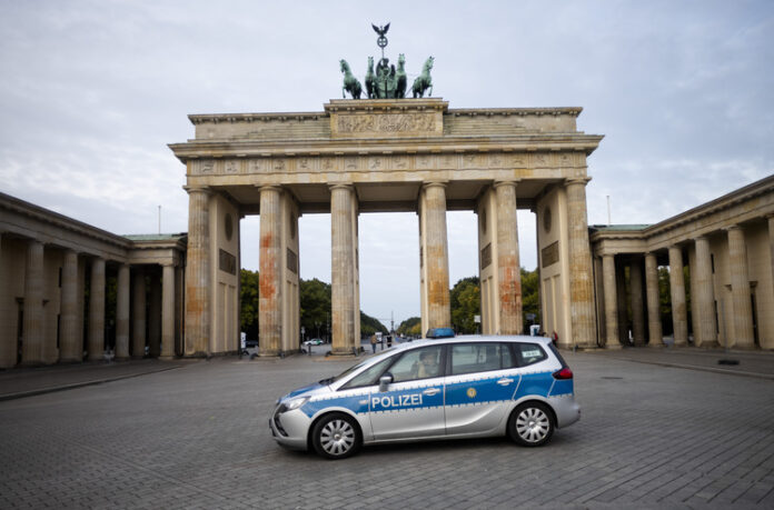 Масирано полицейско присъствие след двойно убийство в Германия