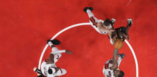 Маями и Мемфис са последните два участника в плейофите на НБА