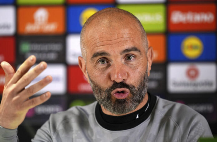 Мениджърът на Челси Енцо Мареска защити стила на игра на тима въпреки недоволството на феновете